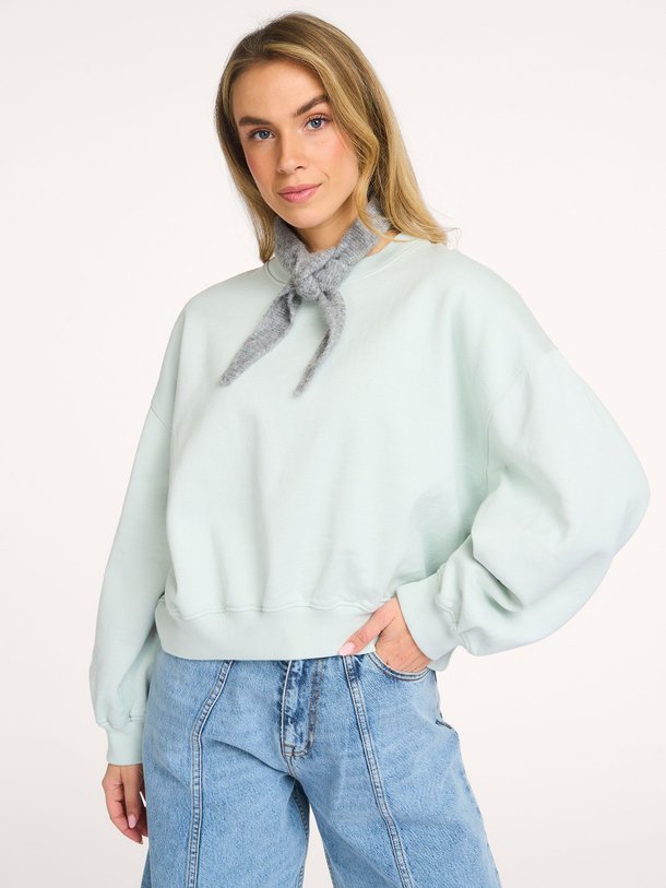 Ontdek de Fancy katoenen sweater van Bellerose in de kleur Lichtblauw bij Orangebag. Op werkdagen voor 21:45 besteld, morgen in huis.