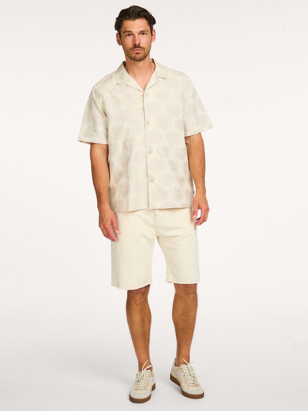 Ontdek de Dahlia Jacquard SS Shirt van Les Deux bij Orangebag. Op werkdagen voor 21:45 besteld, morgen in huis.