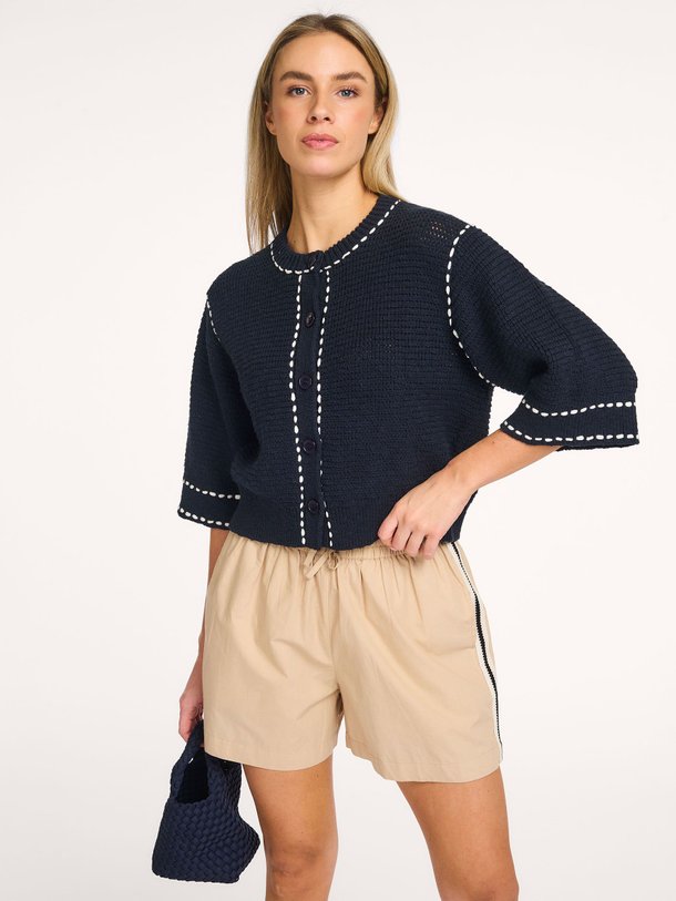 Ontdek de Caroline katoenen vest van Alchemist in de kleur Donkerblauw bij Orangebag. Op werkdagen voor 21:45 besteld, morgen in huis.