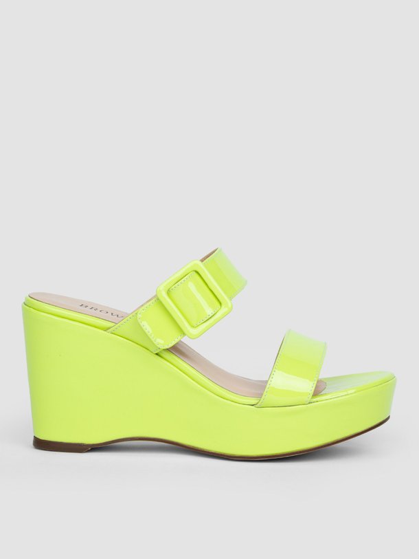 Ontdek de Lulu laklederen sleehakken van Brown Dot. in de kleur appelgroen bij Orangebag. Op werkdagen voor 21:45 besteld, morgen in huis.