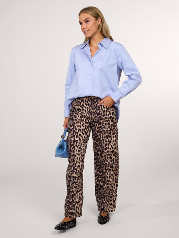 Ontdek de Nara high wiast loose fit leopard jeans van Baum und Pferdgarten in de kleur bruin bij Orangebag. Op werkdagen voor 21:45 besteld, morgen in huis.