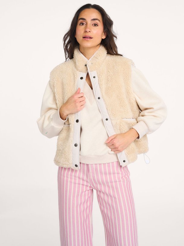 Ontdek de Steve geweven teddy gilet van By-Bar in de kleur Off-white bij Orangebag. Op werkdagen voor 21:45 besteld, morgen in huis.