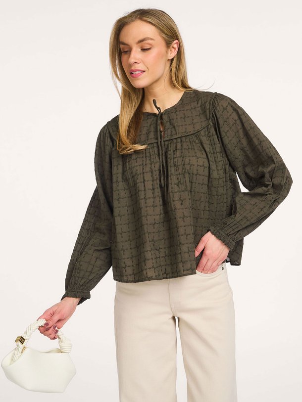 Ontdek de Mynthe katoenen top met borduursel van Second Female in de kleur Donkergroen bij Orangebag. Op werkdagen voor 21:45 besteld, morgen in huis.