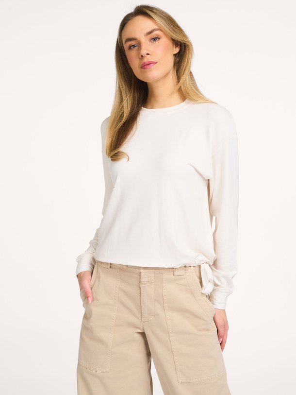 Ontdek de M003 Viscosemix sweater van Majestic Filatures in de kleur Crème bij Orangebag. Op werkdagen voor 21:45 besteld, morgen in huis.