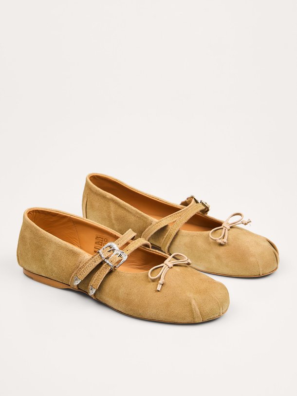 Ontdek de Vita suède ballerina's van Posa in de kleur Camel bij Orangebag. Op werkdagen voor 21:45 besteld, morgen in huis.