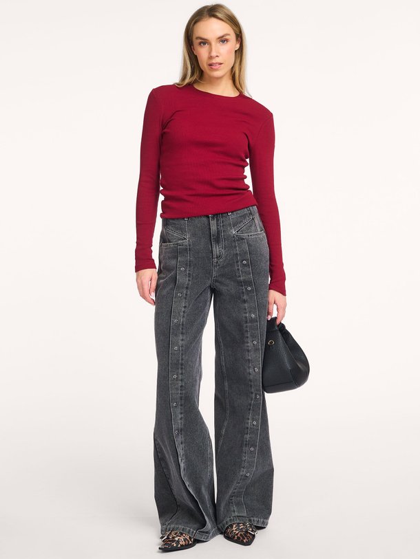 Ontdek de Katoenmix rib longsleeve van Alix The Label in de kleur Bordeauxrood bij Orangebag. Op werkdagen voor 21:45 besteld, morgen in huis.