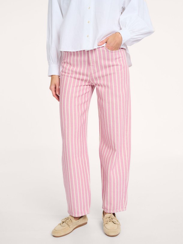 Ontdek de Lew Pink Rocky high waist straight fit jeans van By-Bar in de kleur Roze bij Orangebag. Op werkdagen voor 21:45 besteld, morgen in huis.