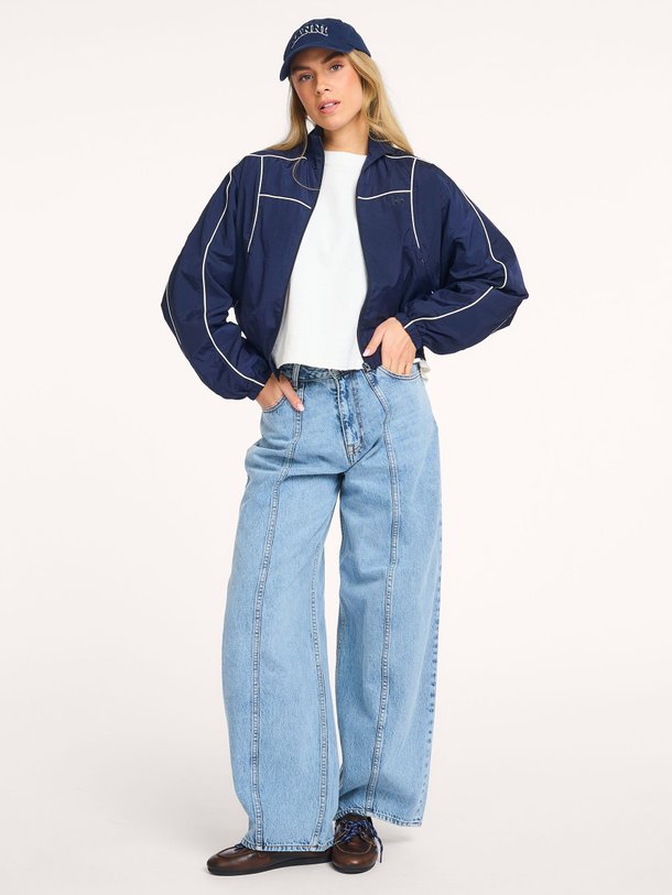 Ontdek de Tropy geweven jack van Bellerose in de kleur Blauw bij Orangebag. Op werkdagen voor 21:45 besteld, morgen in huis.