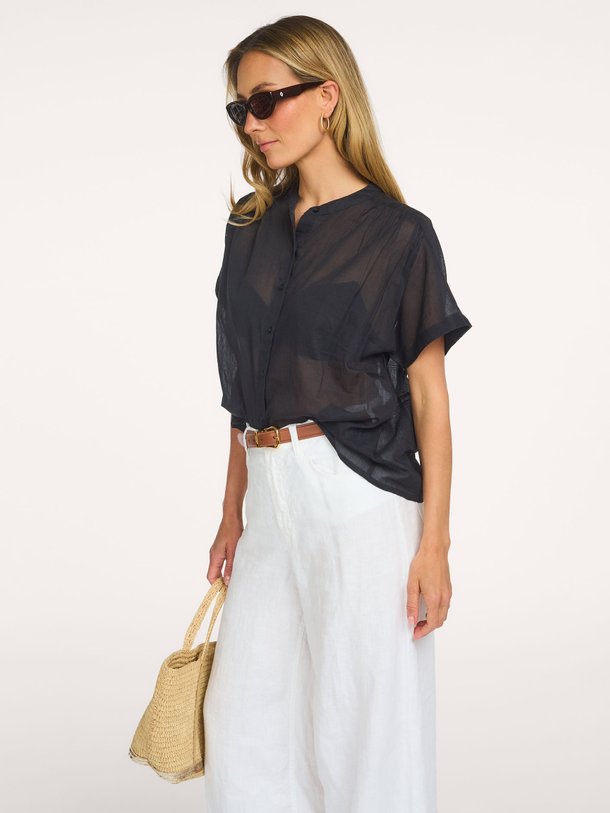 Lollys Laundry MyaLL Shirt SS online kopen | Orangebag Ontdek de MyaLL Shirt SS van Lollys Laundry bij Orangebag. Een luchtige katoenen blouse met korte mouwen en verfijnde details. Perfect voor elke zomerse dag.