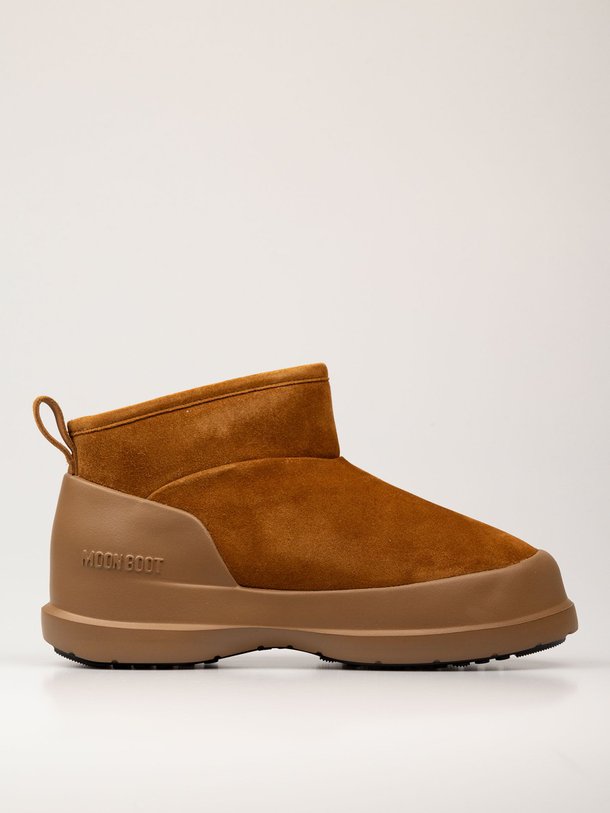Ontdek de Luna suéde lage snowboots van Moon Boot in de kleur cognac bij Orangebag. Op werkdagen voor 21:45 besteld, morgen in huis.