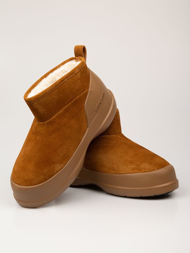Ontdek de Luna suéde lage snowboots van Moon Boot in de kleur cognac bij Orangebag. Op werkdagen voor 21:45 besteld, morgen in huis.