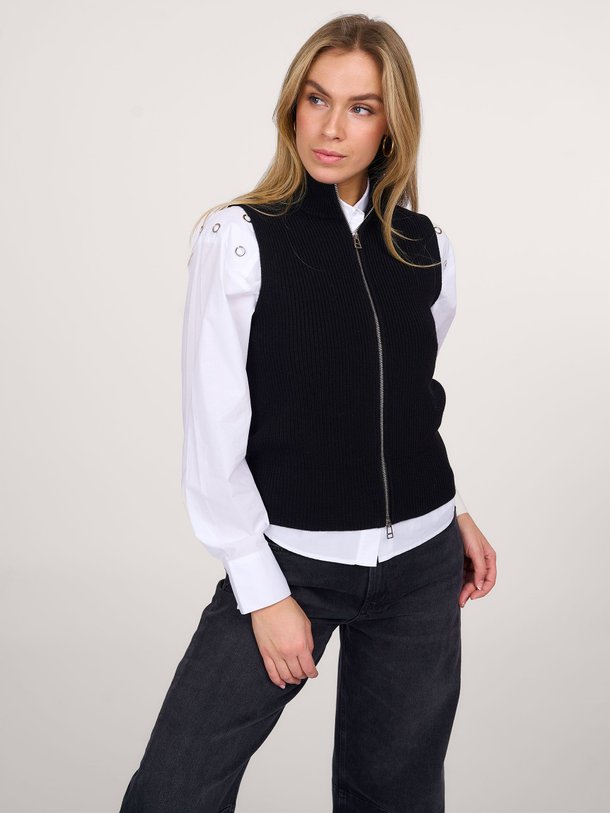 Ontdek de Yora wolmix vest van Second Female in de kleur zwart bij Orangebag. Op werkdagen voor 21:45 besteld, morgen in huis.