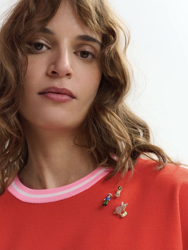 Ontdek de Jeena set van broches van Essentiel Antwerp in de kleur Goudkleur bij Orangebag. Op werkdagen voor 21:45 besteld, morgen in huis.
