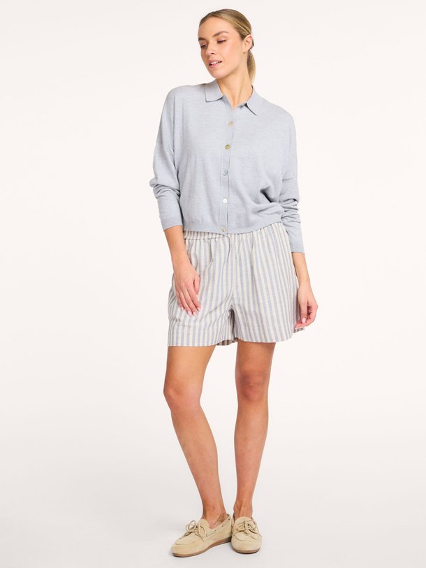 Ontdek de Nancy viscose/katoenmix gestreepte short van Knit-ted in de kleur Blauw bij Orangebag. Op werkdagen voor 21:45 besteld, morgen in huis.