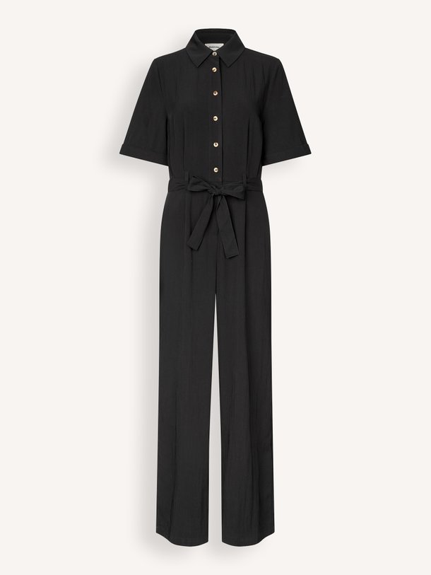 Ontdek de Agnete viscosemix jumpsuit van Modstrom in de kleur Zwart bij Orangebag. Op werkdagen voor 21:45 besteld, morgen in huis.