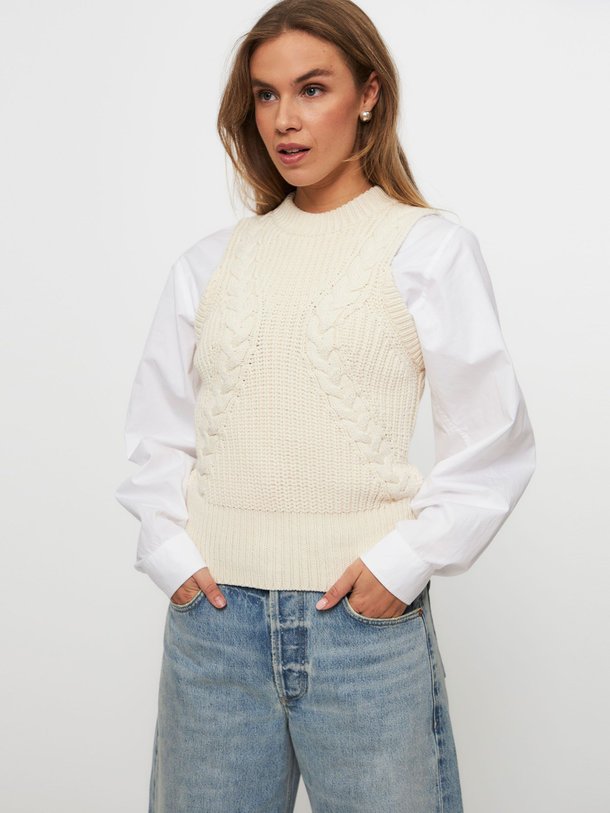 Ontdek de Opulent katoenmix spencer met kabel patroon van Chptr-s in de kleur off-white bij Orangebag. Op werkdagen voor 21:45 besteld, morgen in huis.