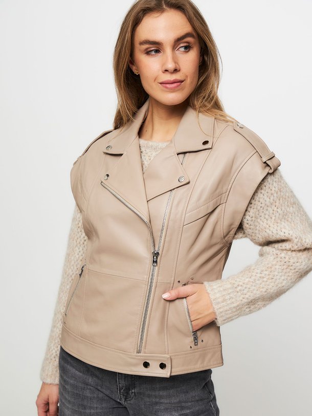 Ontdek de Harley lederen oversized gilet van Dante 6 in de kleur taupe bij Orangebag. Op werkdagen voor 21:45 besteld, morgen in huis.