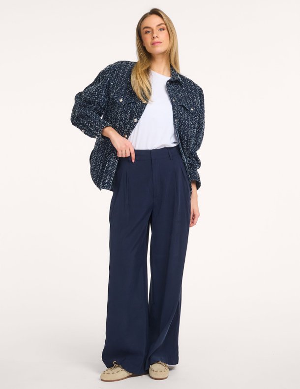 Ontdek de Mindy viscosemix wide leg pantalon van My Essential Wardrobe in de kleur Donkerblauw bij Orangebag. Op werkdagen voor 21:45 besteld, morgen in huis.