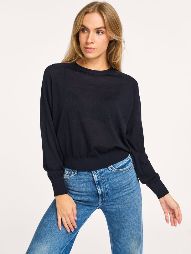 Ontdek de Delen wollen trui van Bellerose in de kleur donkerblauw bij Orangebag. Op werkdagen voor 21:45 besteld, morgen in huis.