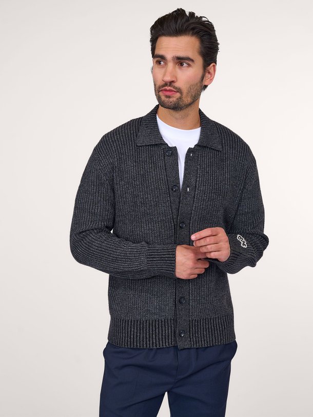 Ontdek de Wolmix rib vest van OLAF in de kleur donkergrijs bij Orangebag. Op werkdagen voor 21:45 besteld, morgen in huis.