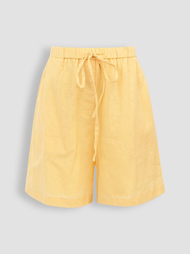 Ontdek de Angelyna katoenmix short van Frnch in de kleur geel bij Orangebag. Op werkdagen voor 21:45 besteld, morgen in huis.