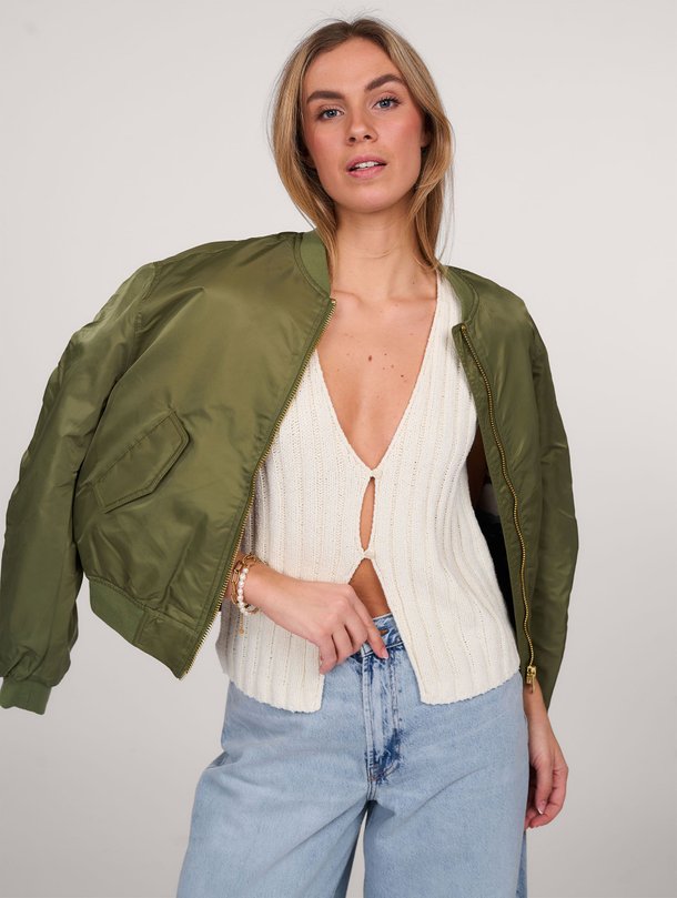 Ontdek de Salou organic cottonmix gilet van Samsoe Samsoe in de kleur ecru bij Orangebag. Op werkdagen voor 21:45 besteld, morgen in huis.