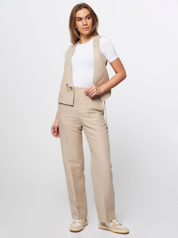 Ontdek de Laura linnen/katoenmix pantalon van Graumann in de kleur zand bij Orangebag. Op werkdagen voor 21:45 besteld, morgen in huis.