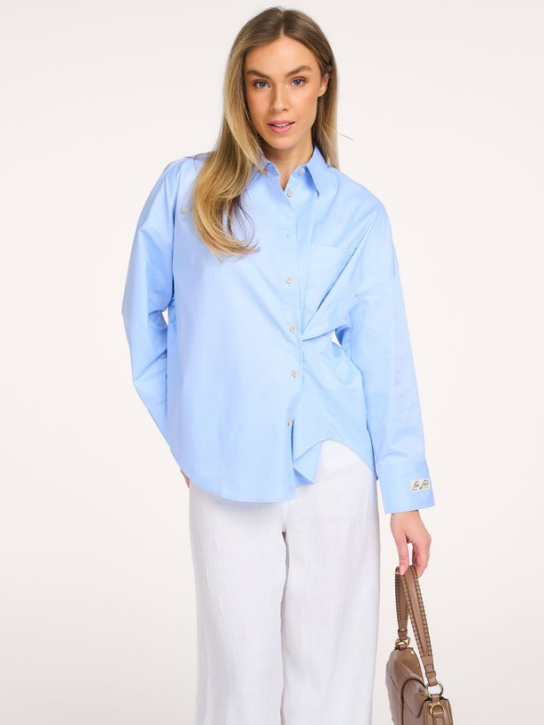 Ontdek de Hailey katoenmix blouse van Love Stories in de kleur Lichtblauw bij Orangebag. Op werkdagen voor 21:45 besteld, morgen in huis.