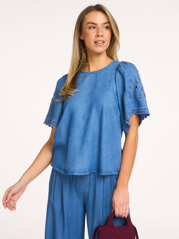 Ontdek de Tilly lyocell denim top van Co'Couture in de kleur Blauw bij Orangebag. Op werkdagen voor 21:45 besteld, morgen in huis.