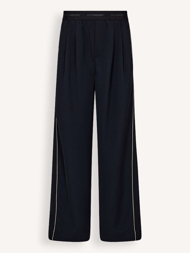 Ontdek de Amina geweven logo broek van Co'Couture in de kleur Donkerblauw bij Orangebag. Op werkdagen voor 21:45 besteld, morgen in huis.