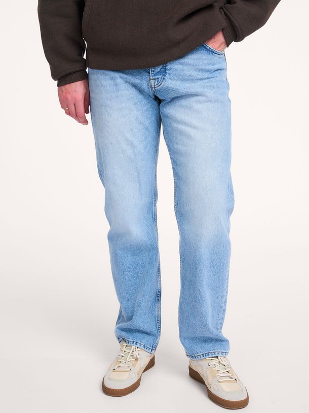 Ontdek de Sonny regular waist slim fit jeans van NN.07 in de kleur Blauw bij Orangebag. Op werkdagen voor 21:45 besteld, morgen in huis.