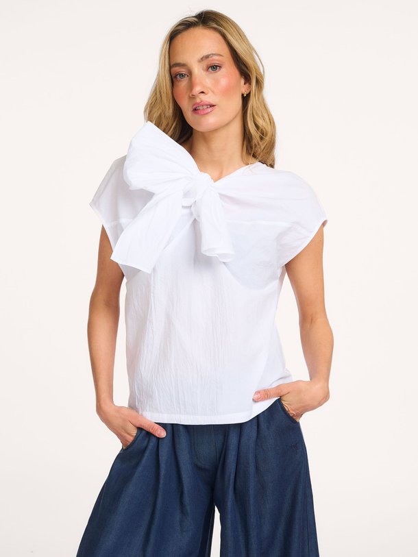 Ontdek de Harriet katoenen top van Nathalie Vleeschouwer in de kleur Wit bij Orangebag. Op werkdagen voor 21:45 besteld, morgen in huis.