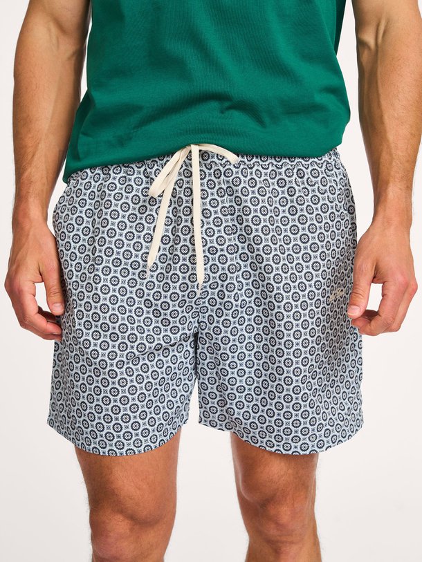 Ontdek de Stan geweven zwembroek met dessin van Les Deux in de kleur lichtgroen bij Orangebag. Op werkdagen voor 21:45 besteld, morgen in huis.