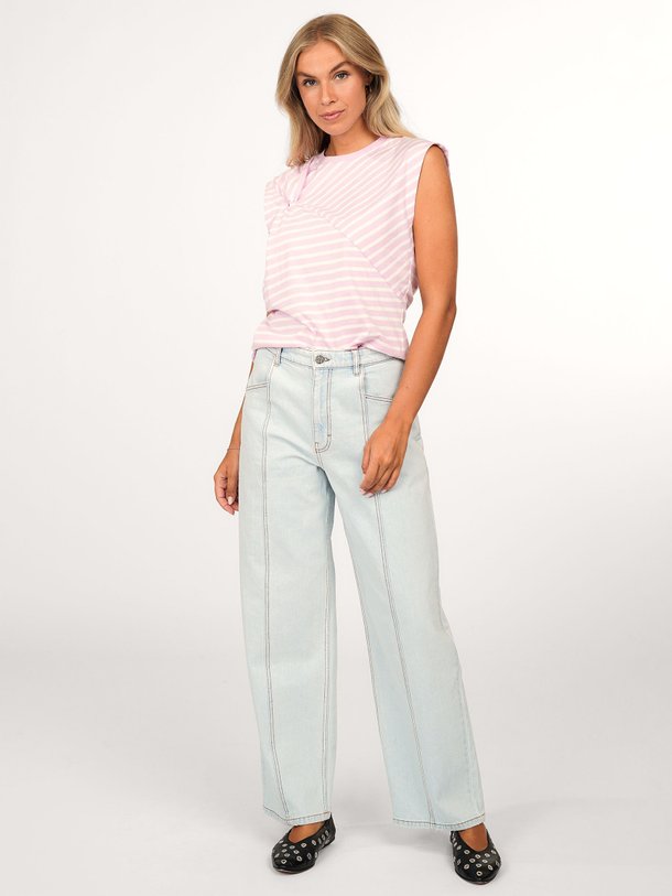 Ontdek de Dash organic cotton top met gedraaid detail van Dante 6 in de kleur roze bij Orangebag. Op werkdagen voor 21:45 besteld, morgen in huis.