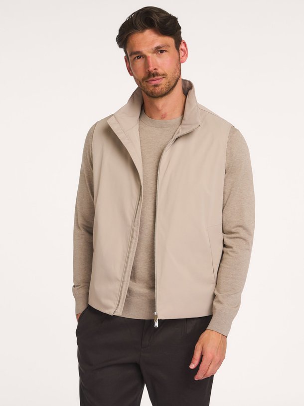 Ontdek de Tencel/zijdenmix trui van Profuomo in de kleur beige bij Orangebag. Op werkdagen voor 21:45 besteld, morgen in huis.
