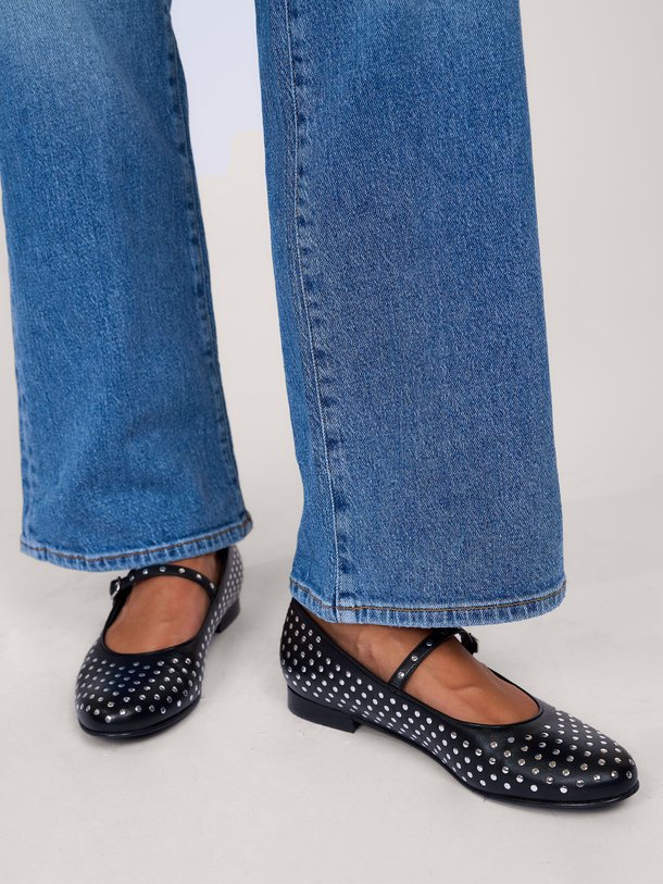 Ontdek de Lucien lederen ballerina's met studs van Alohas in de kleur zwart bij Orangebag. Op werkdagen voor 21:45 besteld, morgen in huis.