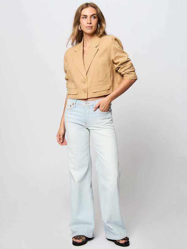 Ontdek de Mid waist wide leg stretch jeans van Re/Done in de kleur lichtblauw bij Orangebag. Op werkdagen voor 21:45 besteld, morgen in huis.