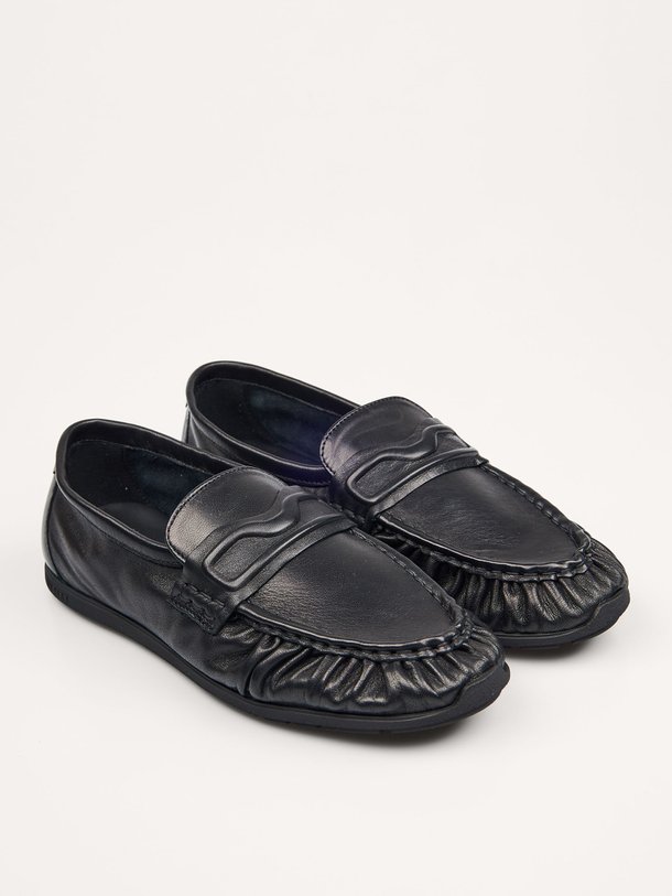 Ontdek de Riley Mio lederen loafers van Nubikk in de kleur Zwart bij Orangebag. Op werkdagen voor 21:45 besteld, morgen in huis.