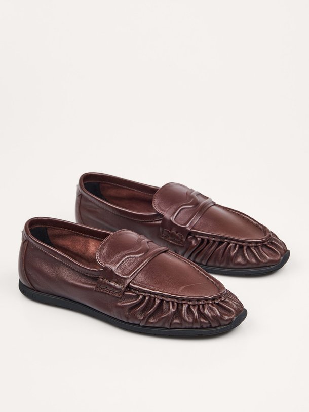Ontdek de Riley Mio lederen loafers van Nubikk in de kleur Bordeauxrood bij Orangebag. Op werkdagen voor 21:45 besteld, morgen in huis.
