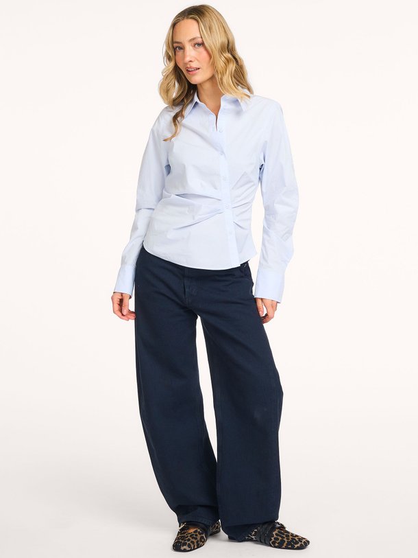 Ontdek de Hill organic cotton blouse van Second Female in de kleur Lichtblauw bij Orangebag. Op werkdagen voor 21:45 besteld, morgen in huis.