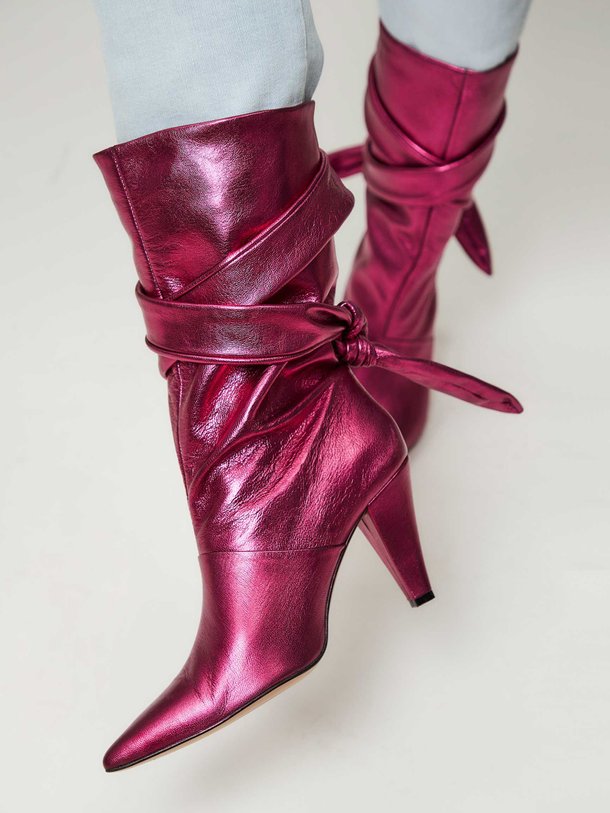 Ontdek de Brooklyn lederen metallic laarzen van Silver Grace in de kleur roze bij Orangebag. Op werkdagen voor 21:45 besteld, morgen in huis.