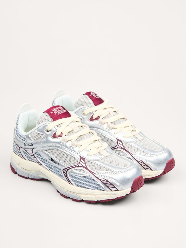 Ontdek de The Re-Run lederen sneakers met mesh van Mercer Amsterdam in de kleur Zilverkleur bij Orangebag. Op werkdagen voor 21:45 besteld, morgen in huis.