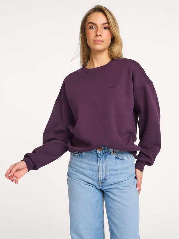 Ontdek de Paula organic cotton mix sweater van Modstrom in de kleur Aubergine bij Orangebag. Op werkdagen voor 21:45 besteld, morgen in huis.