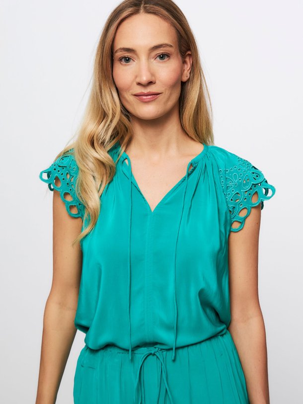 Suncoo Louxor - Viscose Top - Groen Ontdek de Louxor viscose top van Suncoo in de kleur groen bij Orangebag. Op werkdagen voor 21:45 besteld, morgen in huis.
