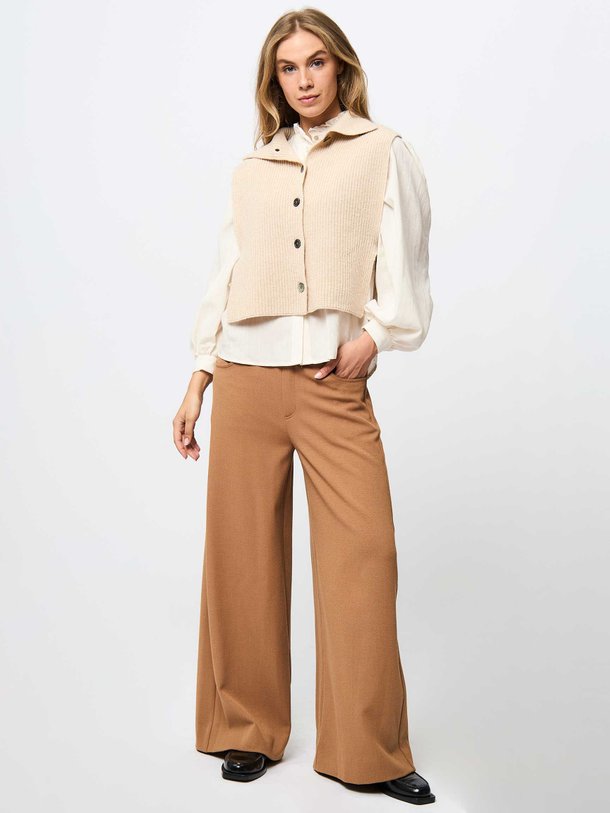 Ontdek de Ramm viscosemix palazzo van Ruby Tuesday in de kleur camel bij Orangebag. Op werkdagen voor 21:45 besteld, morgen in huis.