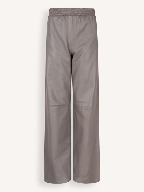 Ontdek de Pariso lederen wide leg broek van Dna in de kleur taupe bij Orangebag. Op werkdagen voor 21:45 besteld, morgen in huis.