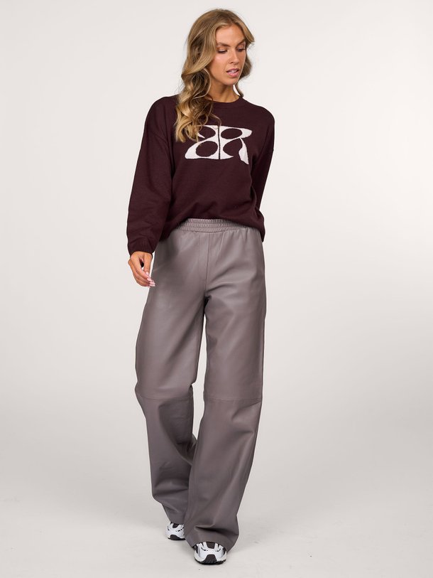 Ontdek de Pariso lederen wide leg broek van Dna in de kleur taupe bij Orangebag. Op werkdagen voor 21:45 besteld, morgen in huis.