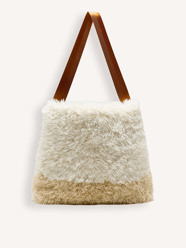 Ontdek de Hela geweven fake fur schouder-/handtas van Bellerose in de kleur Off-white bij Orangebag. Op werkdagen voor 21:45 besteld, morgen in huis.