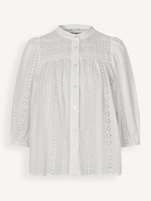 Lollys Laundry JuneLL Shirt 3/4 online kopen | Orangebag Ontdek de JuneLL Shirt 3/4 van Lollys Laundry bij Orangebag. Een prachtige witte blouse met verfijnde broderie details en een elegante pasvorm.