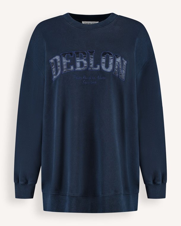 Ontdek de Phoebe katoenen logo sweater van Deblon in de kleur Donkerblauw bij Orangebag. Op werkdagen voor 21:45 besteld, morgen in huis.